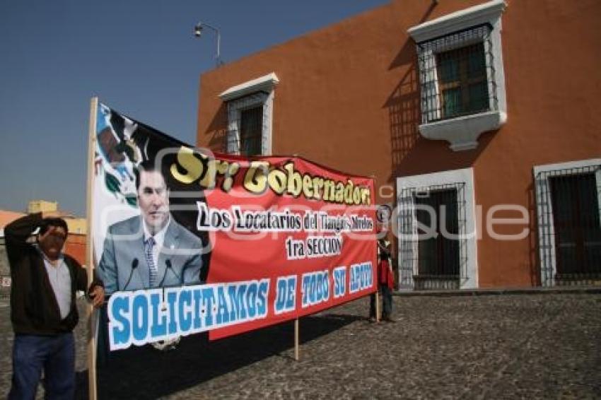 MANIFESTACION DE COMERCIANTES DEL MERCADO MORELOS