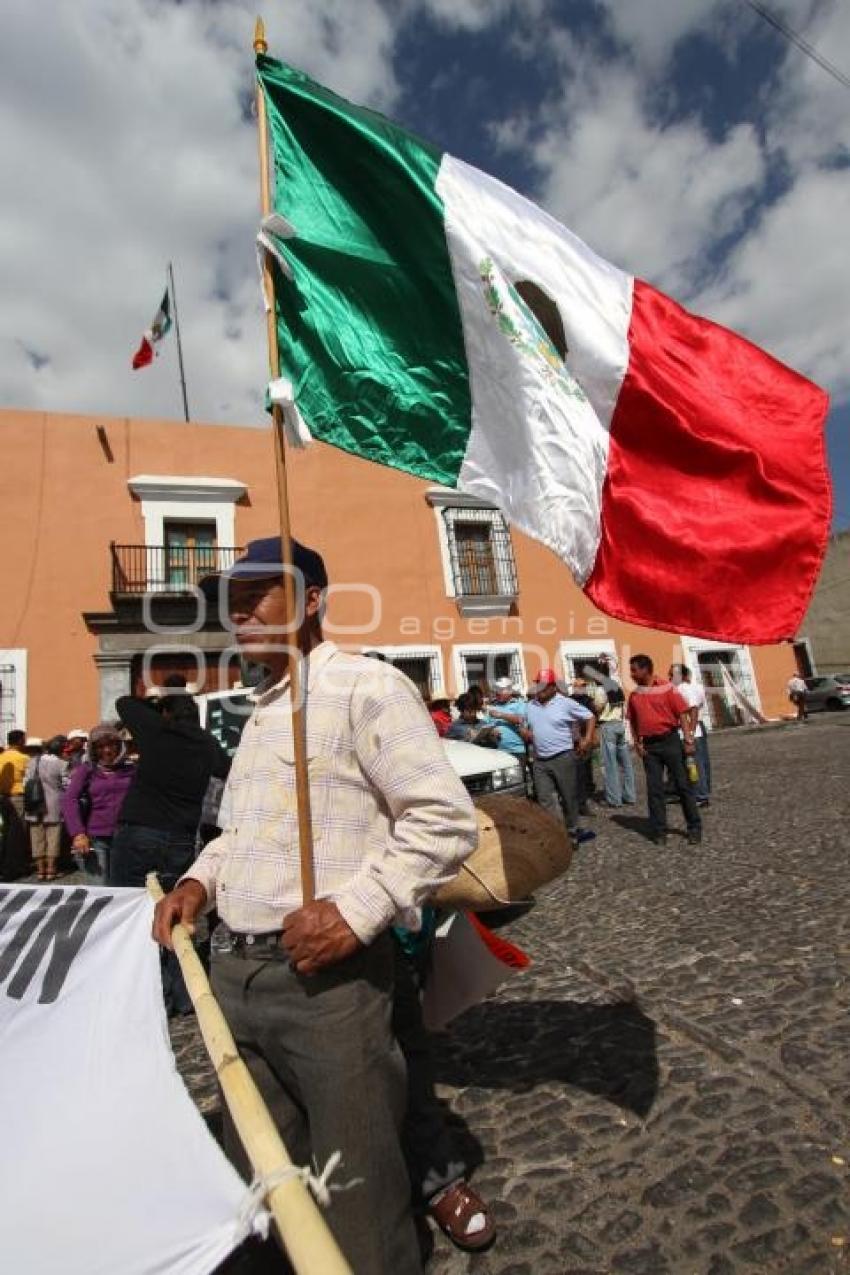 MANIFESTACIÓN . CASA AGUAYO