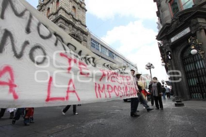 MANIFESTACIÓN TIANGUISTAS Y DEFRAUDADOS