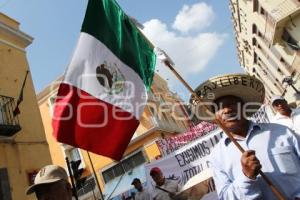 MANIFESTACIÓN TIANGUISTAS Y DEFRAUDADOS