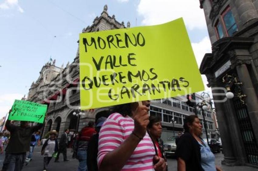 MANIFESTACIÓN TIANGUISTAS Y DEFRAUDADOS