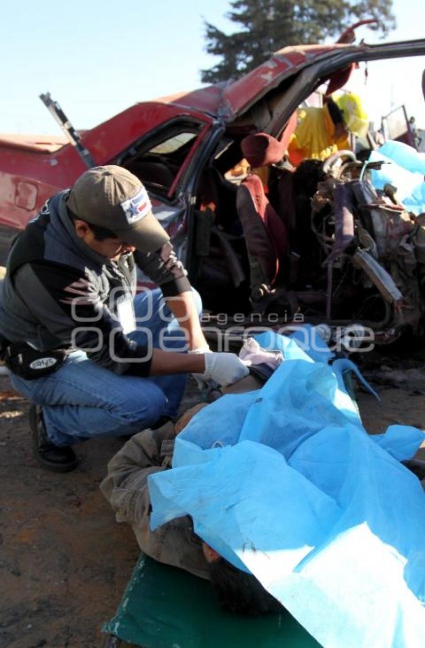 MUEREN DOS PERSONAS EN LA AUTOPISTA