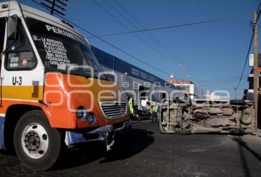 VOLCADURA DE TRANSPORTE PUBLICO