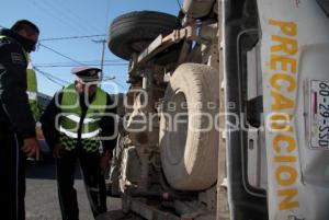 VOLCADURA DE TRANSPORTE PUBLICO