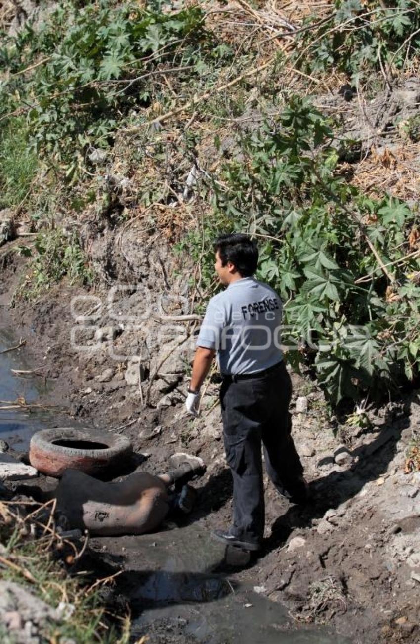 MUERTE HOMBRE EN UNA ZANJA