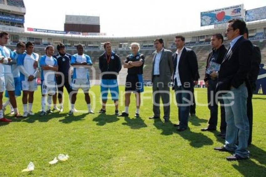 CHEPO DE LA TORRE VISITA AL PUEBLA