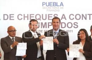 GOBIERNO - ENTREGA DE CHEQUES