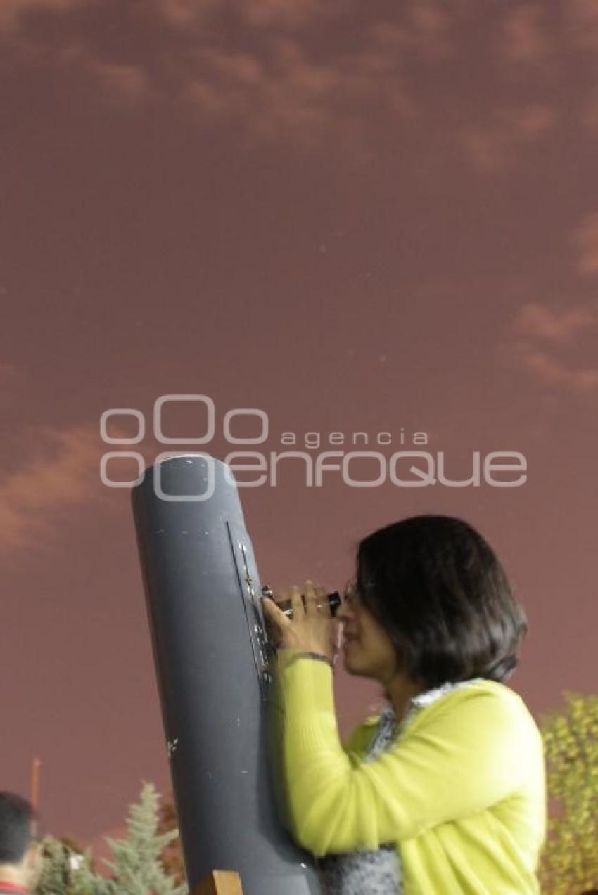 NOCHE DE ESTRELLAS