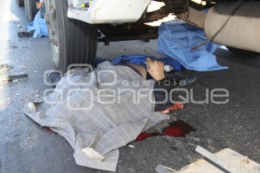 MUEREN ARROLLADOS DOS TRASPORTISTAS AUTOPISTA PUEBLA-ORIZABA