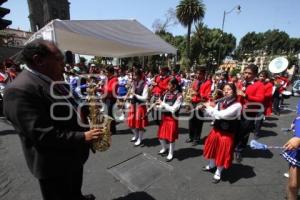 BANDA DE MUSICA Y BASTONERAS