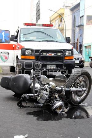 CHOCA MOTOCICLETA CONTRA CAMIONETA