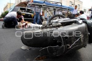 CHOCA MOTOCICLETA CONTRA CAMIONETA