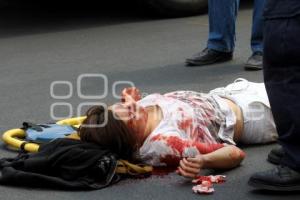 CHOCA MOTOCICLETA CONTRA CAMIONETA