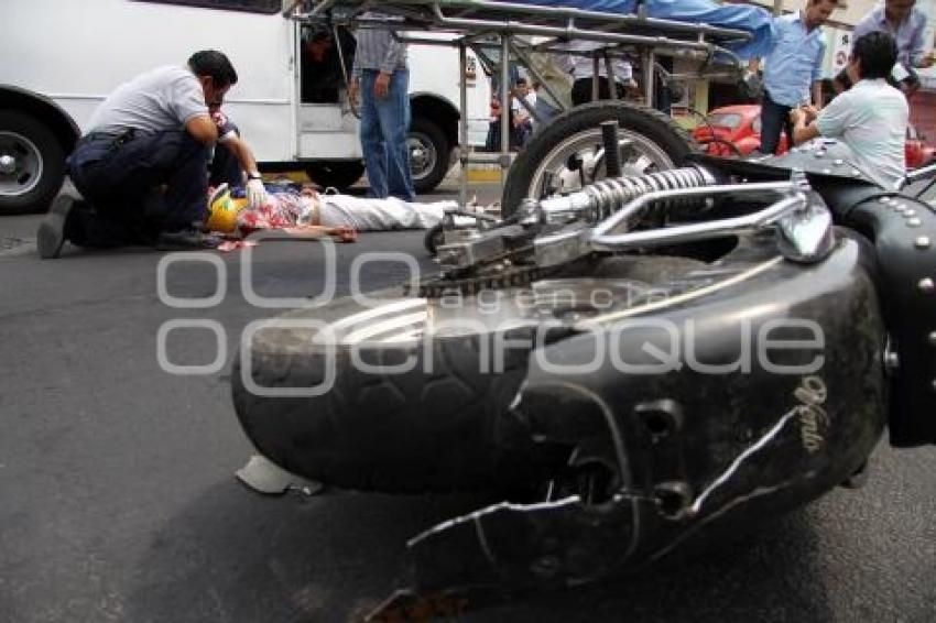 CHOCA MOTOCICLETA CONTRA CAMIONETA