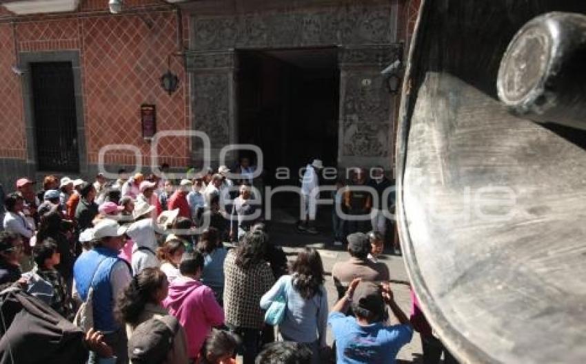 PROTESTAN ANTORCHISTAS EN EL SOL DE PUEBLA