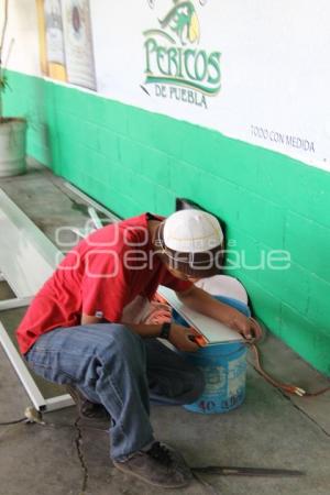 BEISBOL . TRABAJOS EN ESTADIO