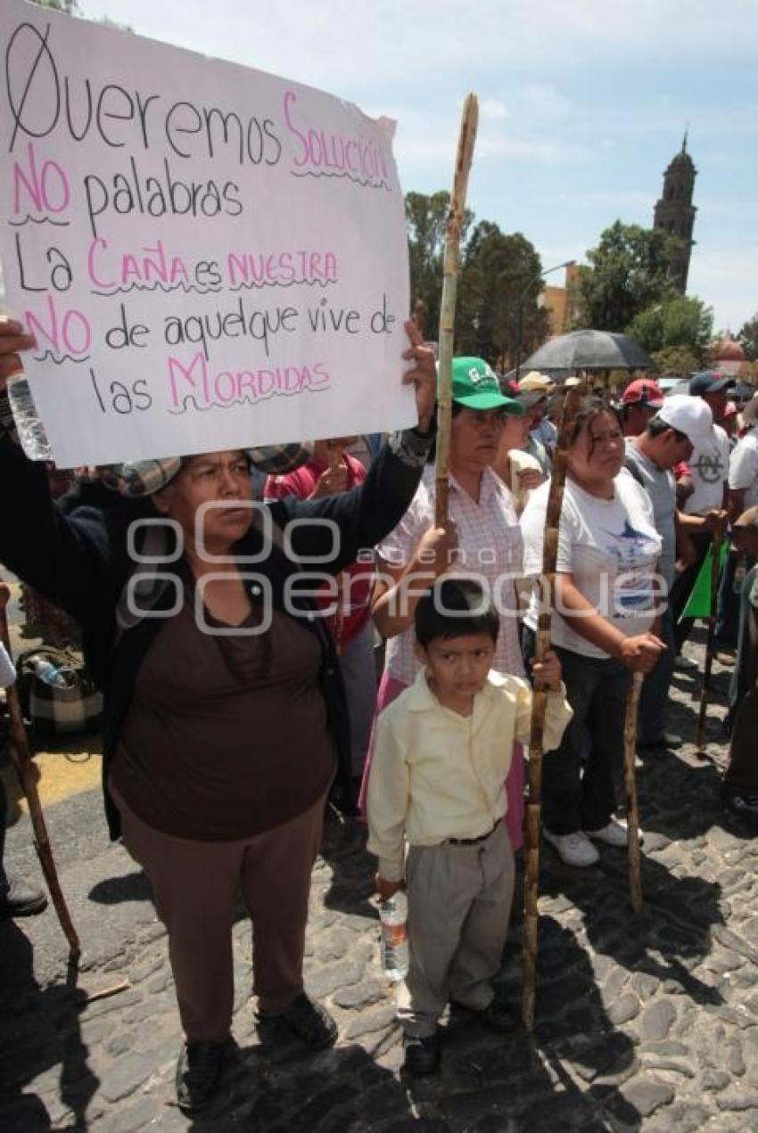 MARCHAN ANTORCHISTAS A FAVOR DE CAÑEROS DE CALIPAN