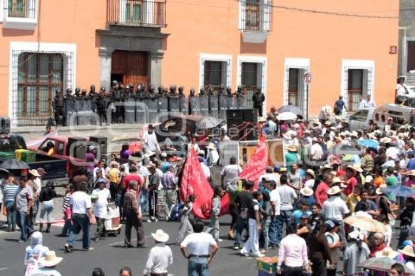 MARCHAN ANTORCHISTAS  A FAVOR DE  CAÑEROS DE CALIPAN