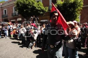 PROTESTAN ANTORCHISTAS EN EL SOL DE PUEBLA