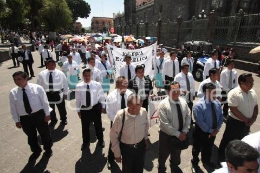 EVANGELICOS RINDEN HOMENAJE A JUAREZ