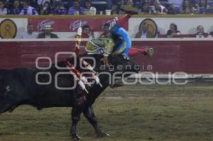 TOROS . CORNADA A "EL CEJAS"