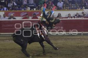 TOROS . CORNADA A "EL CEJAS"