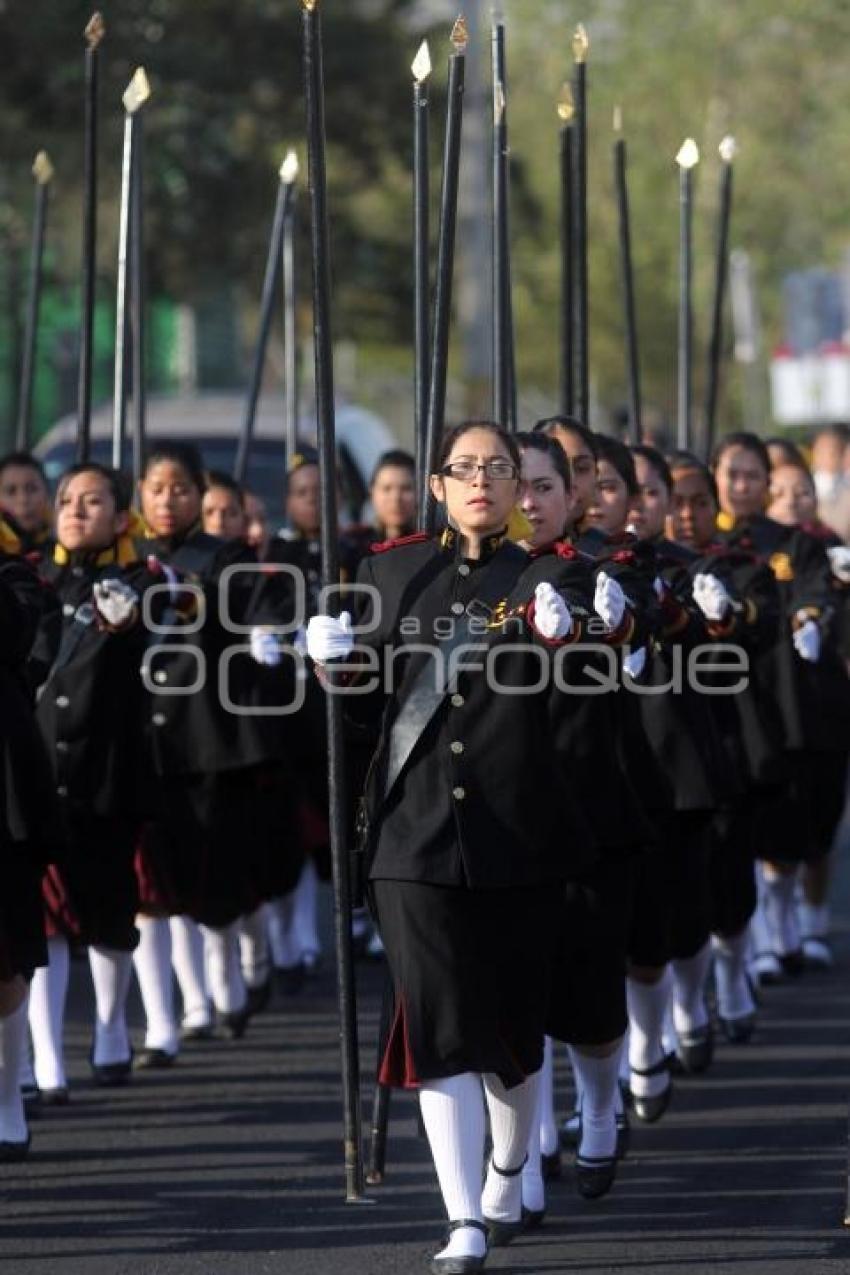 REVISTA GENERAL PARA DESFILE