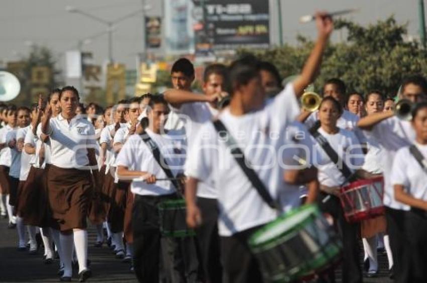 REVISTA GENERAL PARA DESFILE