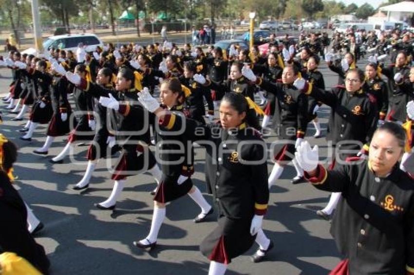 REVISTA GENERAL PARA DESFILE