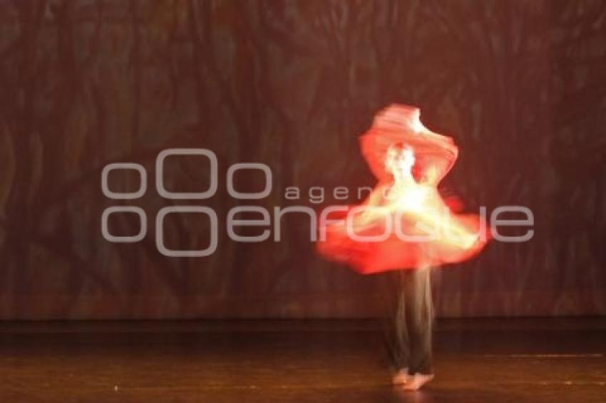 PRESENTACIÓN DANZA CONTEMPORÁNEA