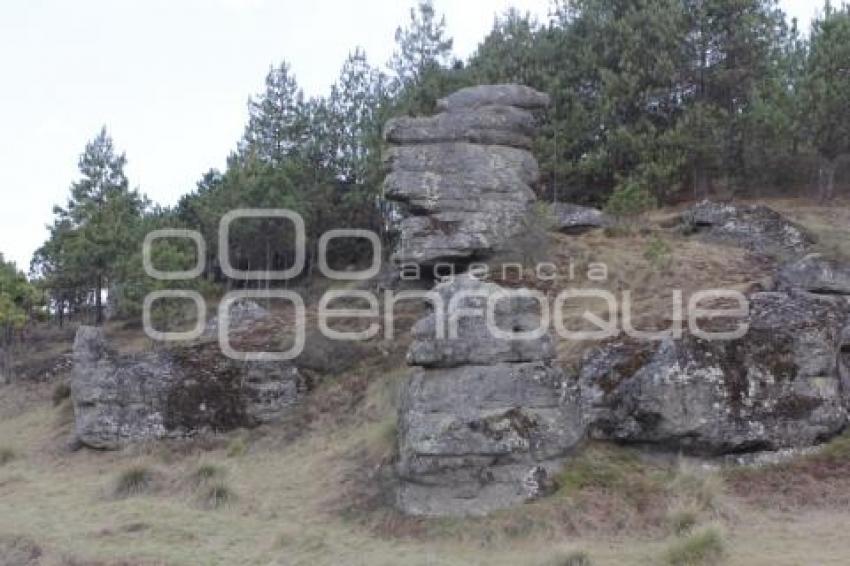 TURISMO . PIEDRAS ENCIMADAS