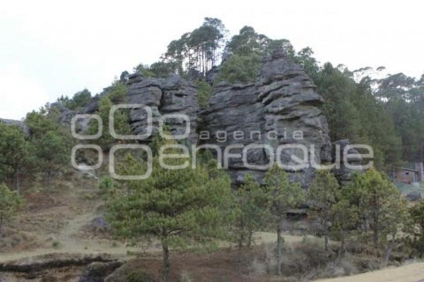 TURISMO . PIEDRAS ENCIMADAS