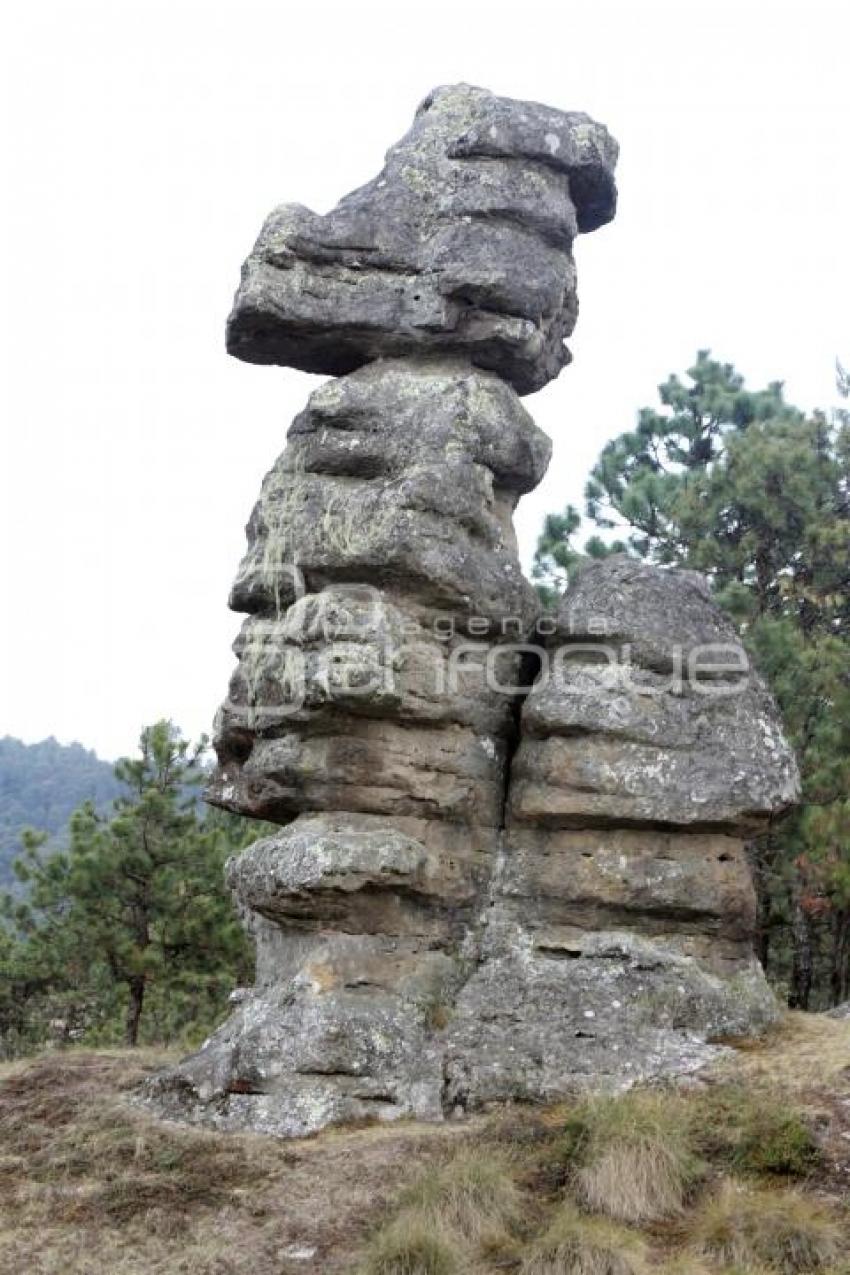 TURISMO . PIEDRAS ENCIMADAS