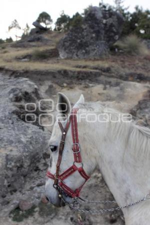 TURISMO . PIEDRAS ENCIMADAS