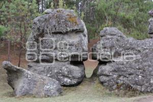 TURISMO . PIEDRAS ENCIMADAS