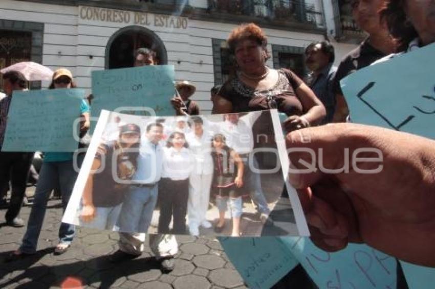 PROTESTAN FRENTE A CONGRESO POBLADORES DE SAN PABLO XOCHIMEHUACÁN