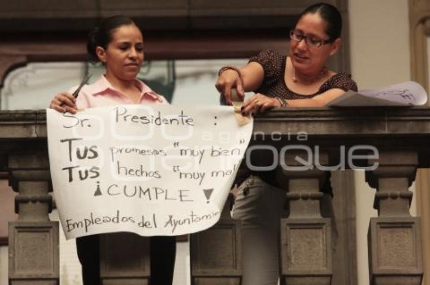 CARTELES CONTRA GOBIERNO MUNICIPAL - SINDICALIZADOS