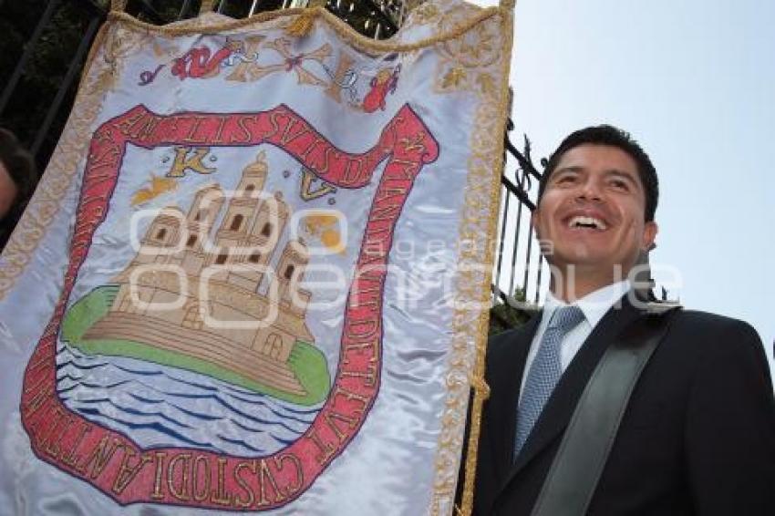480 ANIVERSARIO DE LA CIUDAD DE PUEBLA - CAMINATA CON PENDON DE LA CIUDAD