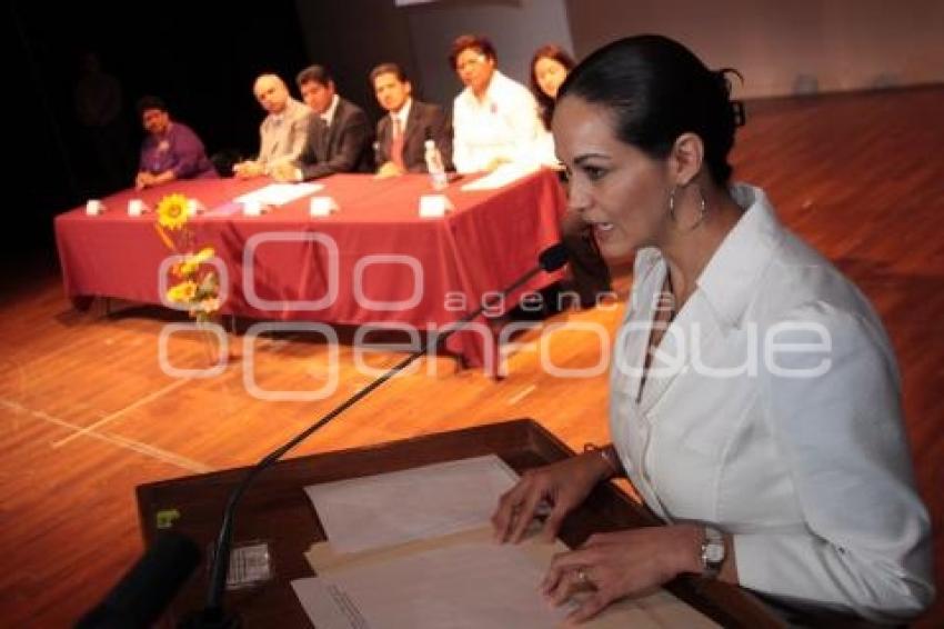 ENTREGA DE DIPLOMAS MUJERES EMPRENDEDORAS SMDIF