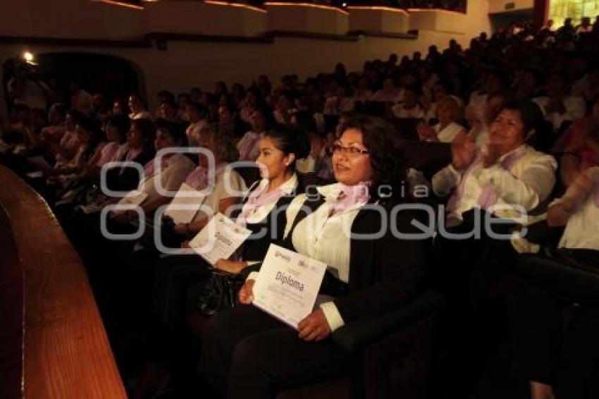 ENTREGA DE DIPLOMAS MUJERES EMPRENDEDORAS SMDIF