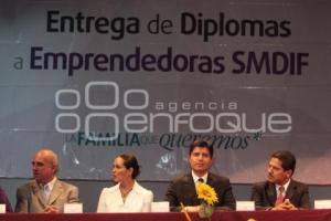 ENTREGA DE DIPLOMAS MUJERES EMPRENDEDORAS SMDIF