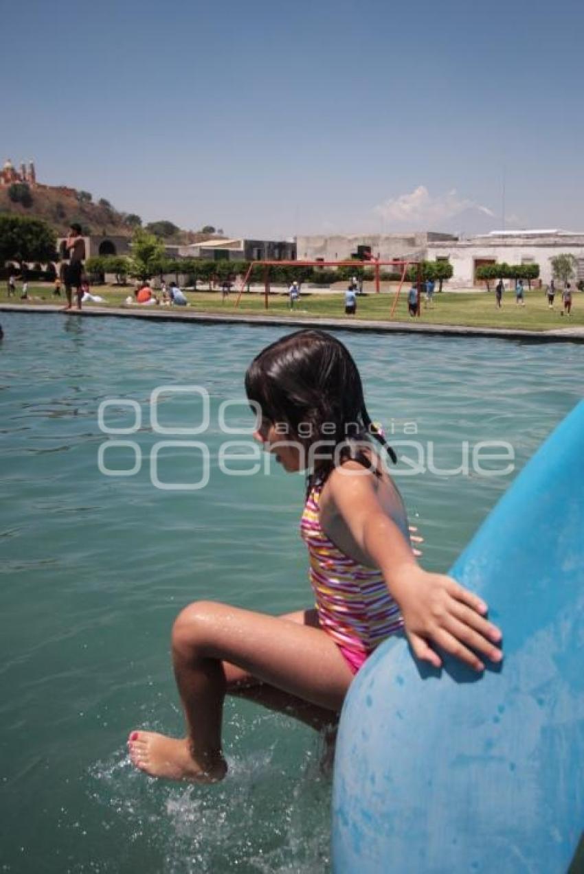 VACACIONISTAS VISITAN BALNEARIOS