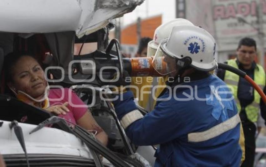 RESCATE URBANO DEL 066 LIBERA A UNA MUJER QUE QUEDO PRENSADA