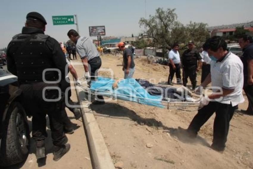 VOLCADURA AUTOPISTA MEXICO PUEBLA PIPA CON COMBUSTIBLE