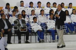 ABANDERAN DELEGACIÓN POBLANA OLIMPIADA 2011