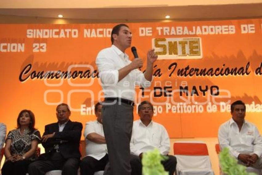 ENTREGA SNTE PLIEGO PETITORIO A GOBIERNO ESTATAL