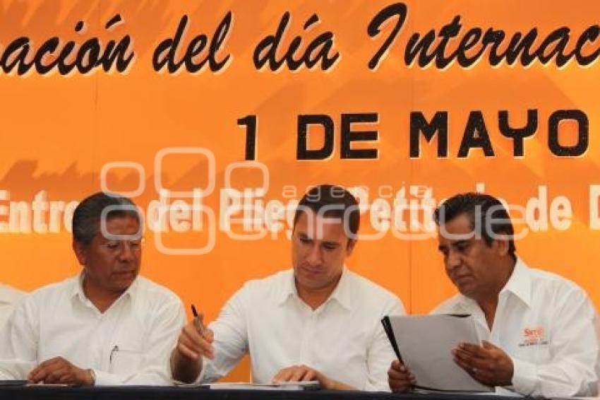 ENTREGA SNTE PLIEGO PETITORIO A GOBIERNO ESTATAL