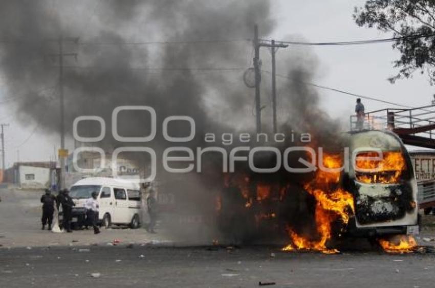 INCENDIAN TRANSPORTE PUBLICO EN FEDERAL ATLIXCO