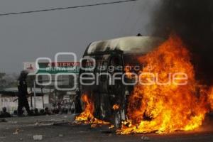 INCENDIAN TRANSPORTE PUBLICO EN FEDERAL ATLIXCO