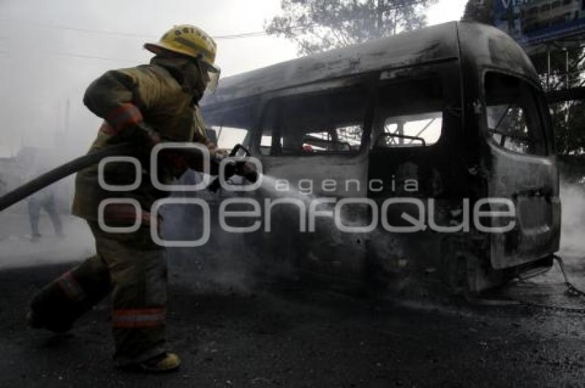 INCENDIAN TRANSPORTE PUBLICO EN FEDERAL ATLIXCO